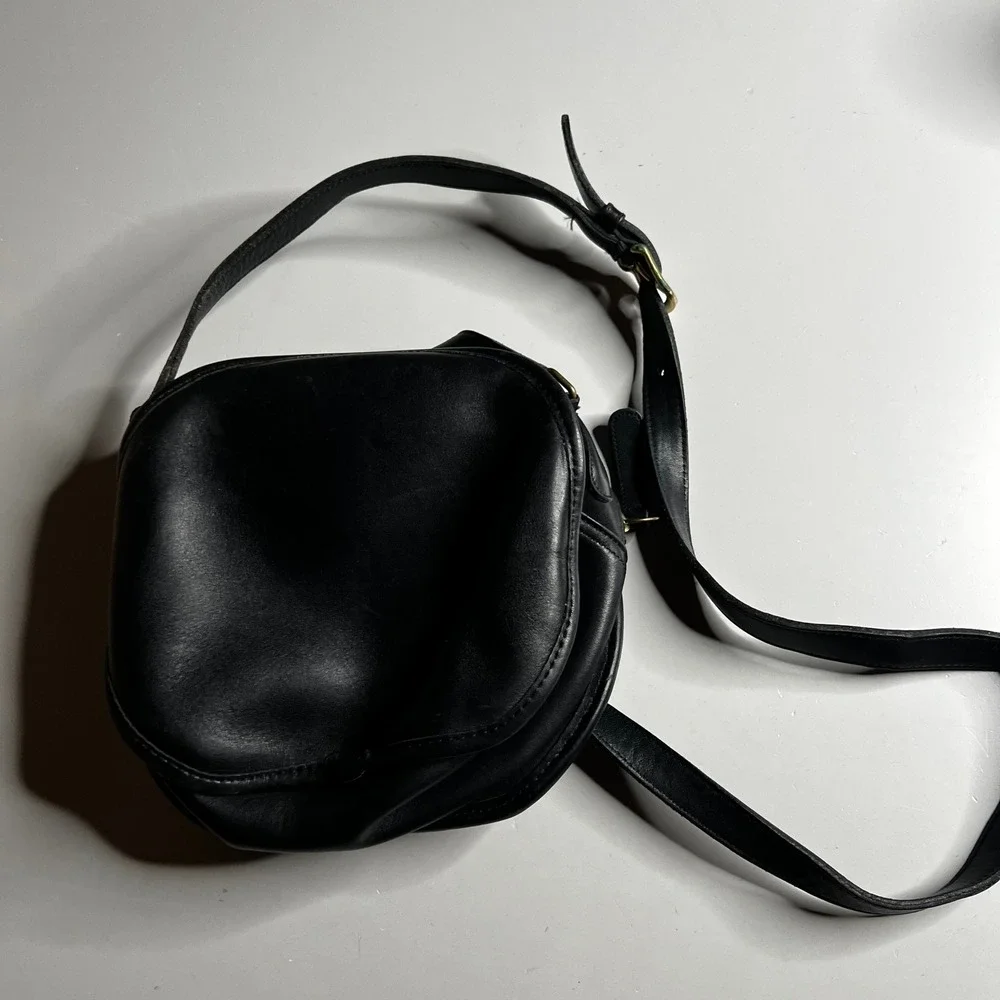Vintage‎ Coach Black Leather Round Canteen Crossbody Bag USA Made 056-1226